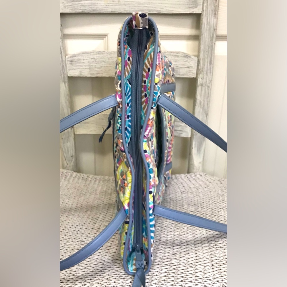Vera Bradley Tote Sunny Medallion - Picture 14 of 16